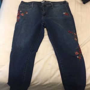 Flower embroidered skinny jeans